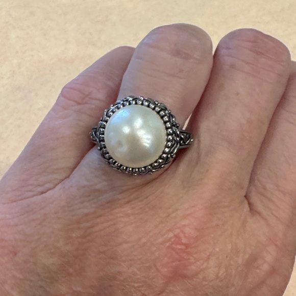 Elegant Silver Pearl Ring - Picture 1 of 2